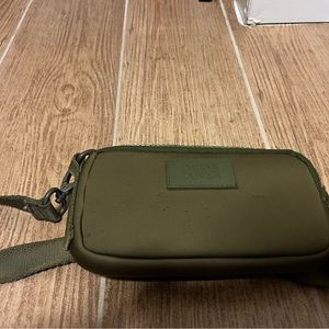 Dagne Dover phone sling olive